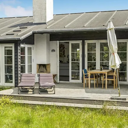 Stunning Home In Vejers Strand With Wifi *