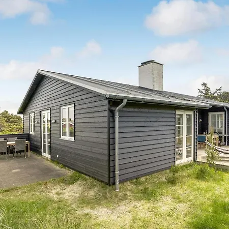 Дом отдыха Three-bedroom In Вайерс-Странд