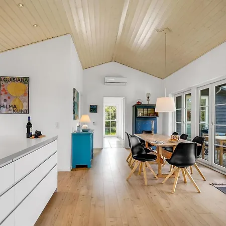 Three-bedroom In Дом отдыха Вайерс-Странд