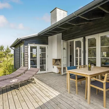 Stunning Home In Vejers Strand With Wifi *