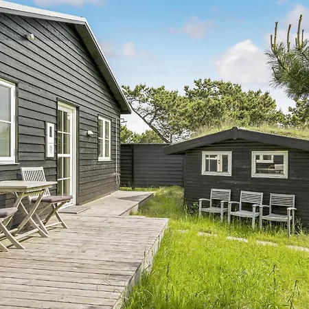 Three-bedroom In Вайерс-Странд