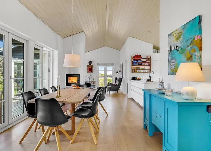 Three-bedroom In Vejers Strand